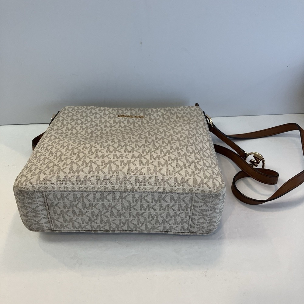 Michael Kors Vanilla Jet Set Travel‎ Handbag - Picture 5 of 10